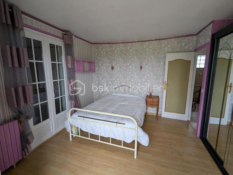 Maison traditionnelle - 250 m² - 11 pièces