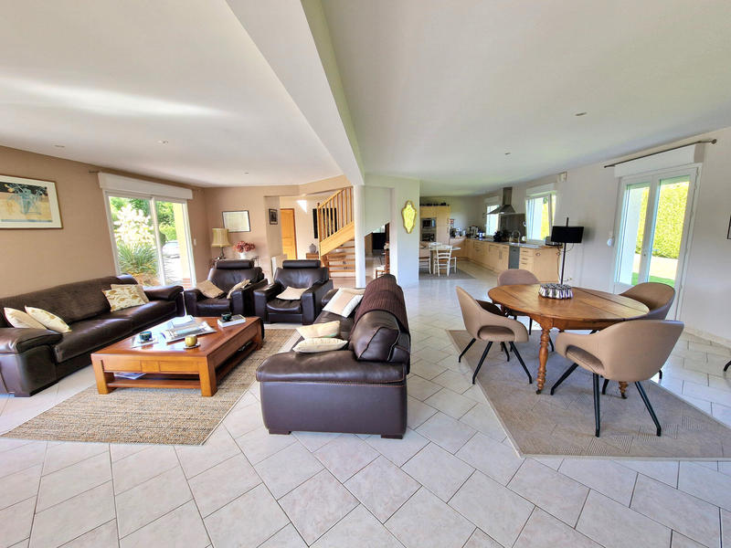 Maison - 270 m² - 6 pièces