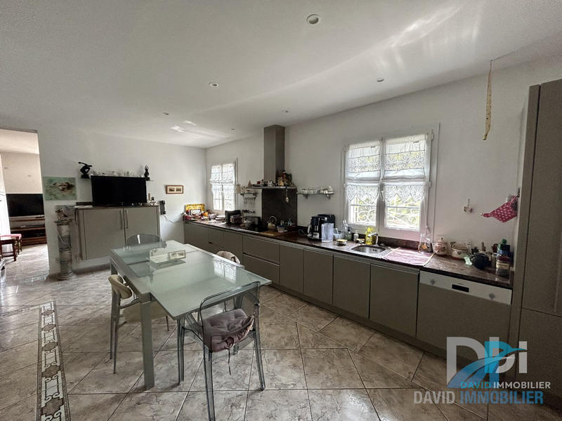 Maison - 218 m² - 6 pièces