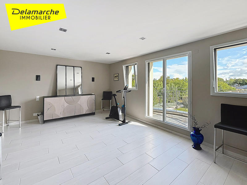 Maison - 241 m² - 7 pièces