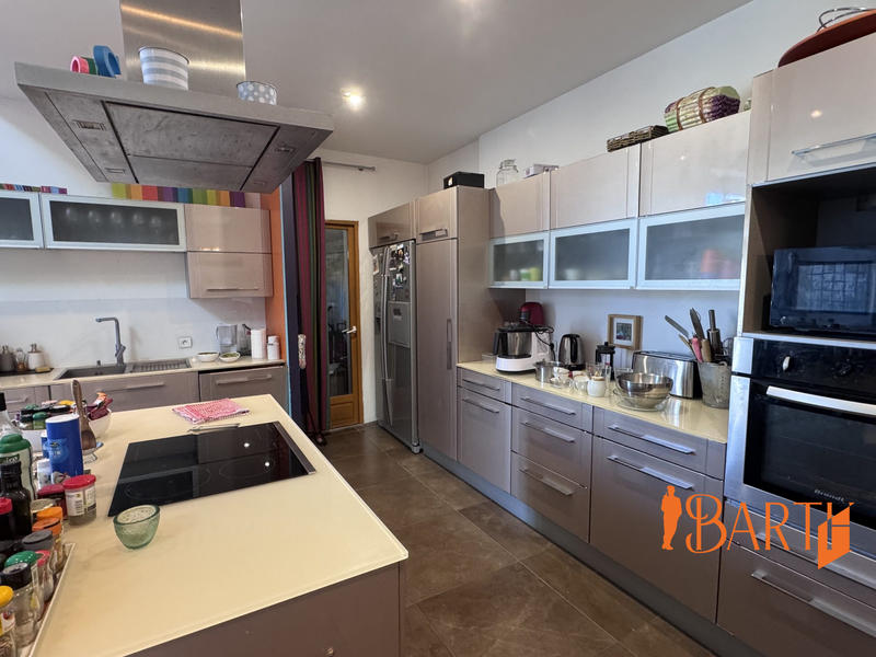 Maison - 260 m² - 7 pièces