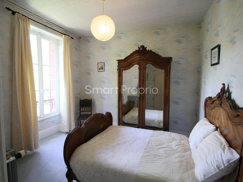 Maison - 288 m² - 9 pièces