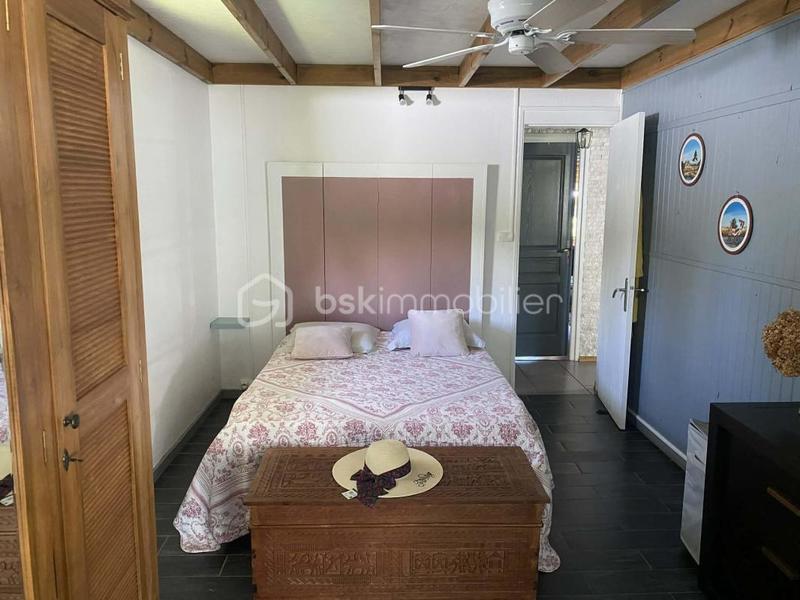 Maison - 650 m² - 3 pièces