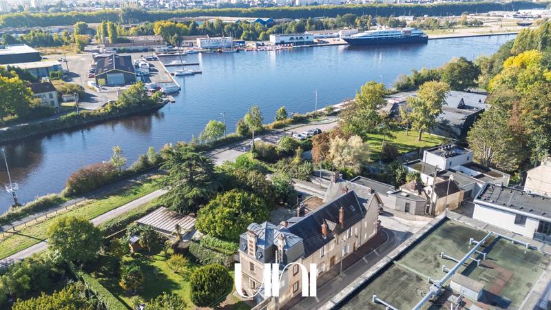 Maison - 280 m² - 11 pièces