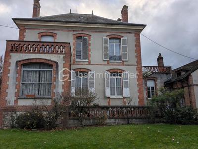 Demeure - 267 m² - 11 pièces