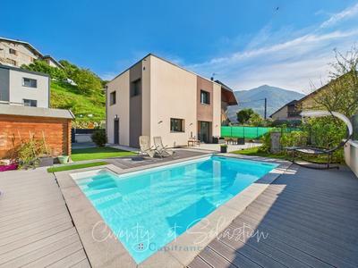 Maison - 122 m² - 4 pièces