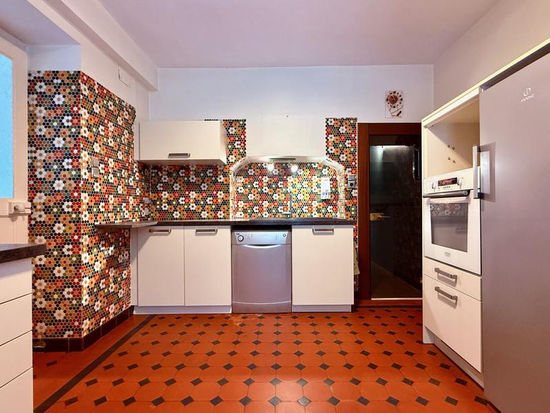 Maison - 240 m² - 9 pièces