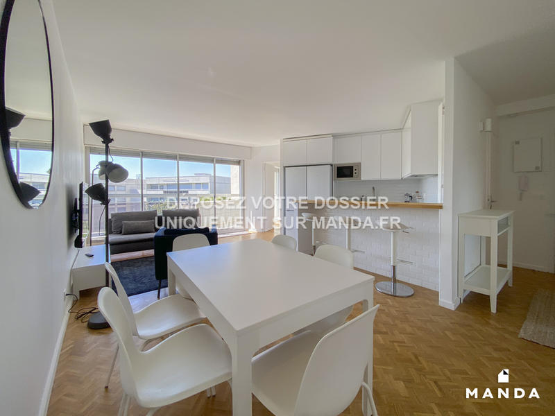 Chambre - 10 m² - 7 pièces