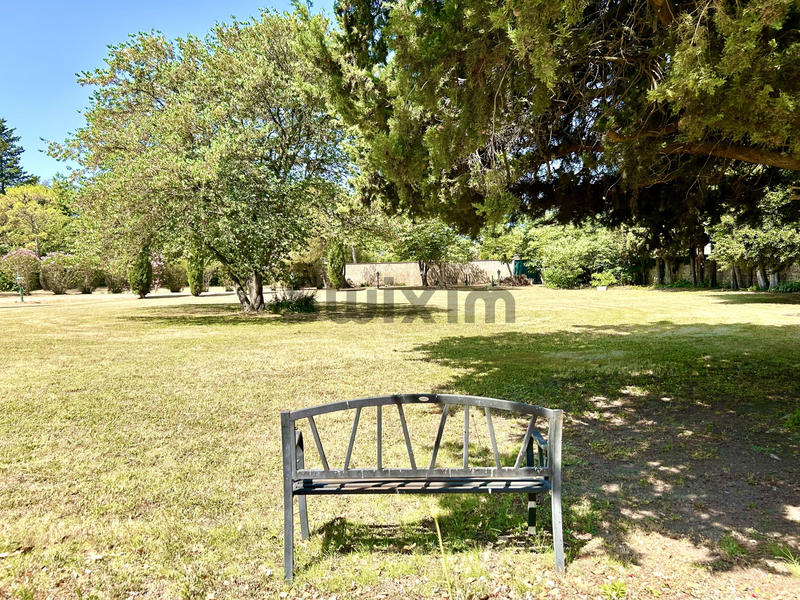 Propriété - 767 m² - 30 pièces