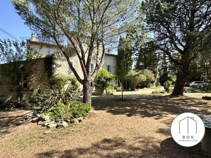 Maison - 418 m² - 12 pièces