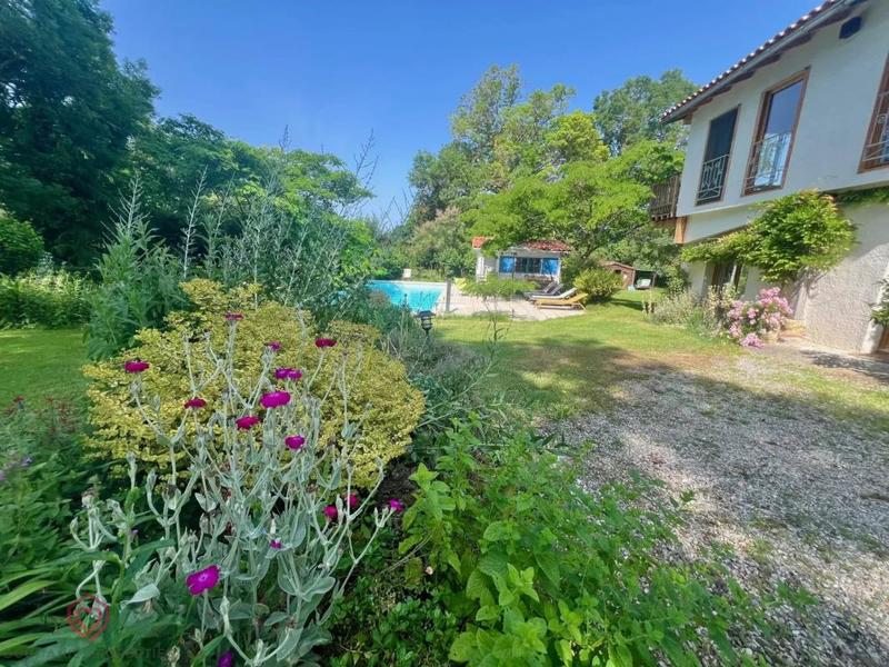 Propriété - 403 m² - 17 pièces