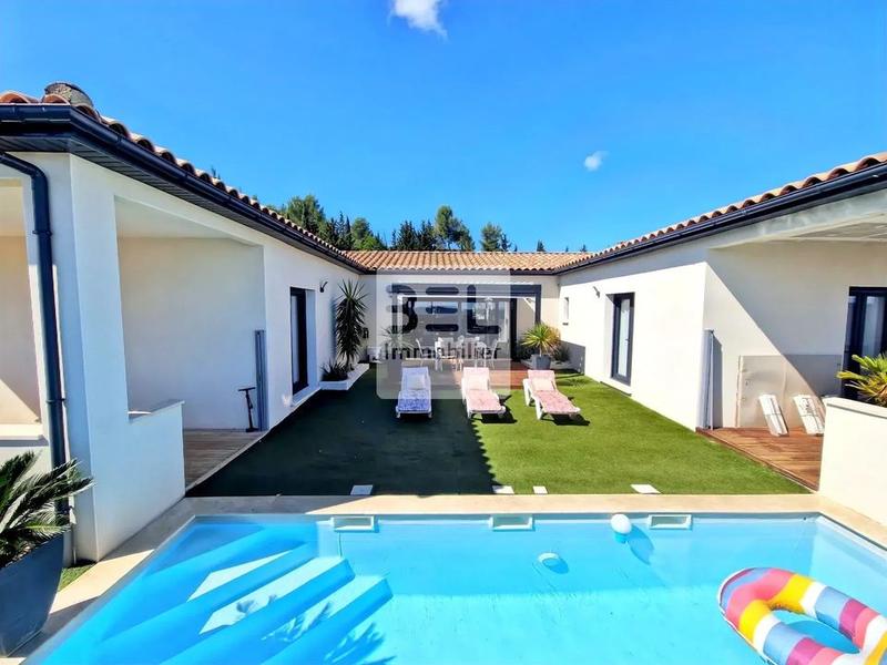 Maison - 205 m² - 7 pièces