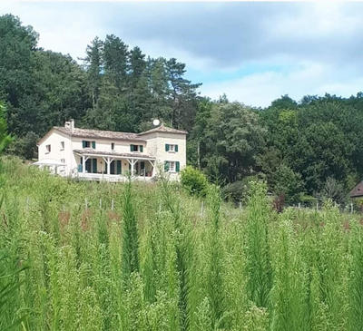 Propriété - 252 m² - 8 pièces