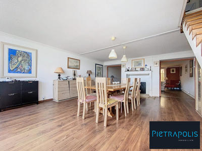 Maison - 250 m² - 7 pièces