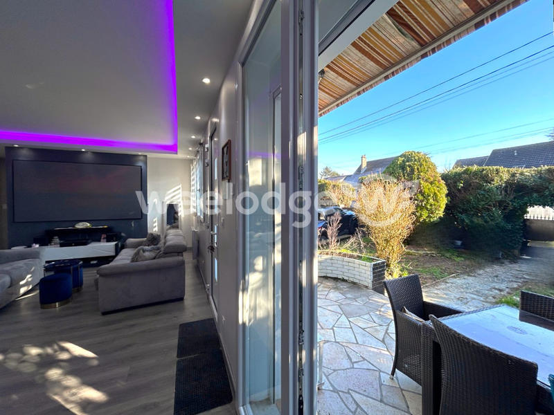 Maison - 180 m² - 9 pièces