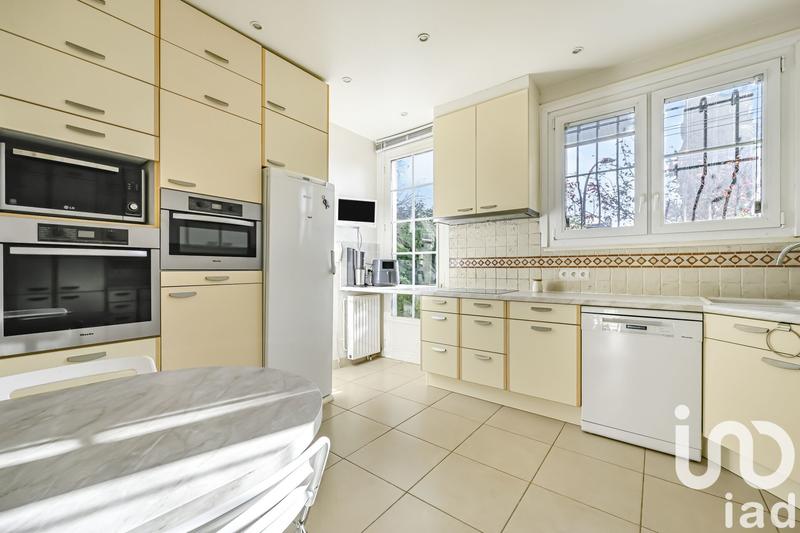 Maison - 250 m² - 10 pièces