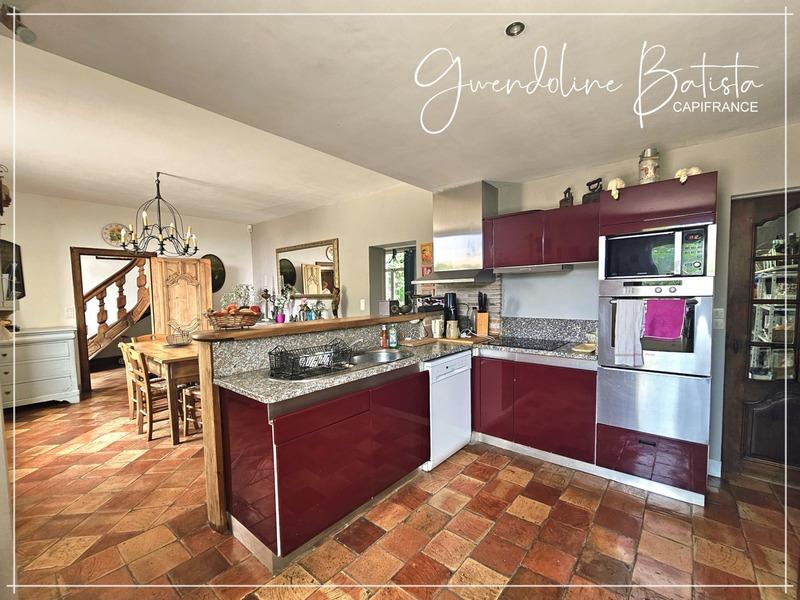 Maison en pierre - 306 m² - 11 pièces