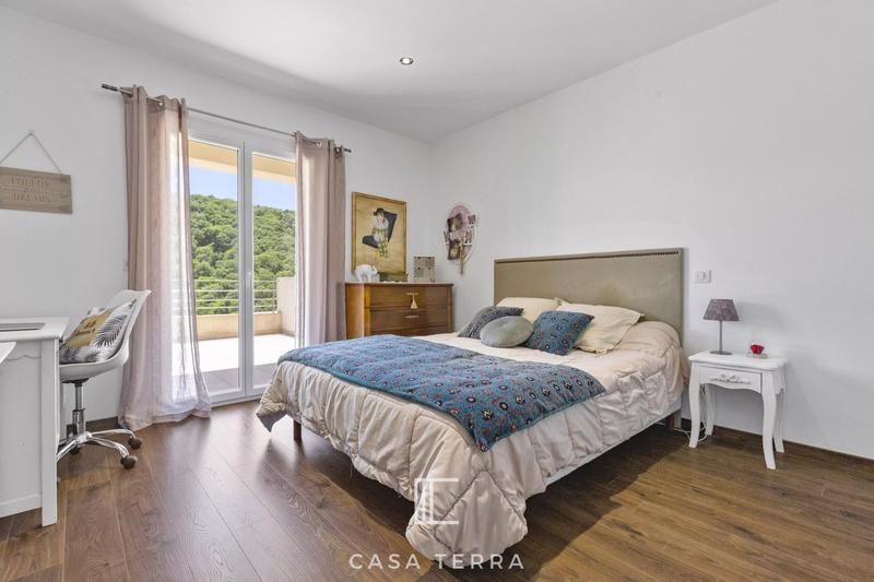 Villa - 271 m² - 9 pièces