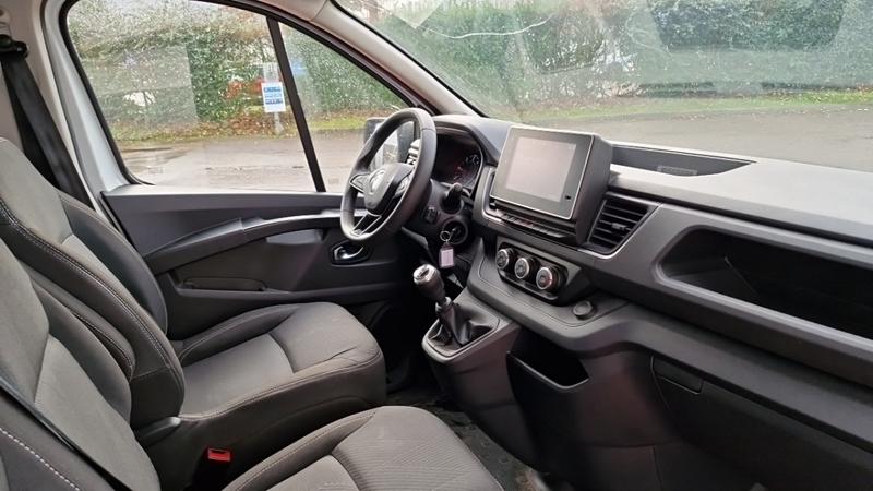 Renault Trafic Fourgon l2h1 3000 kg blue dci 130 grand confort