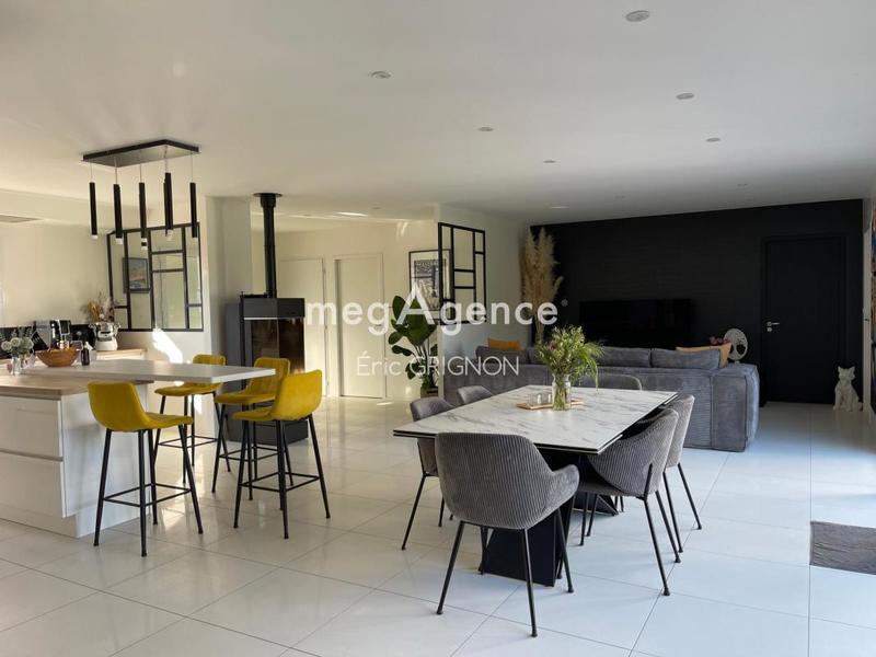 Maison - 245 m² - 6 pièces