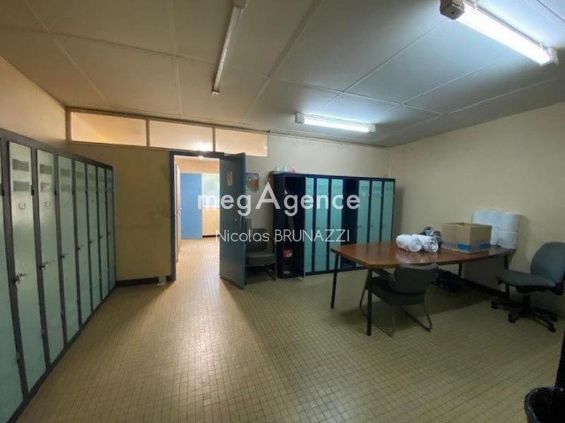 Local commercial - 2 112 m² - 8 pièces