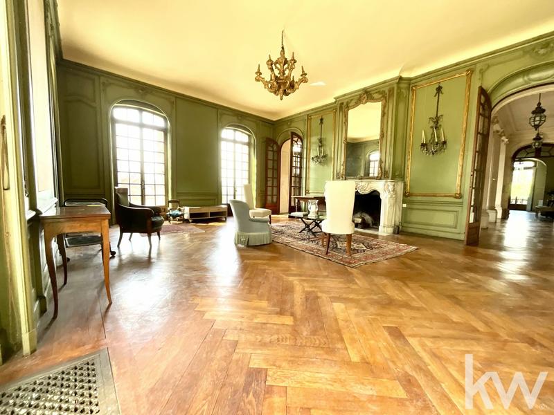 Maison de maîtres - 673 m² - 13 pièces