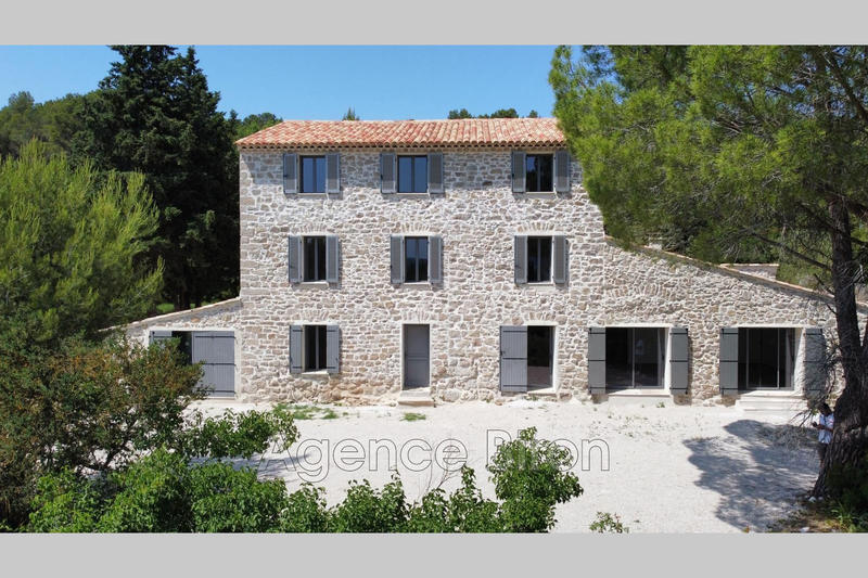 Maison - 280 m² - 10 pièces