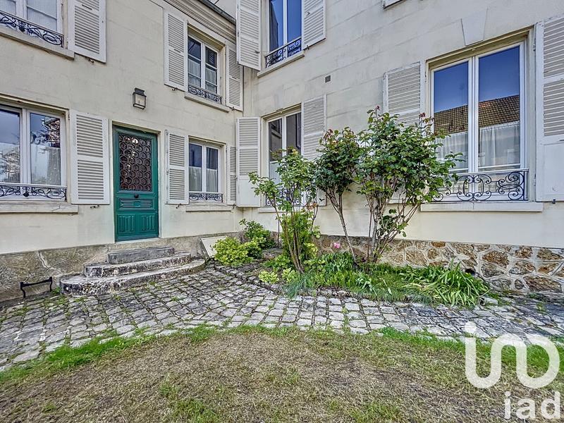 Maison - 325 m² - 12 pièces