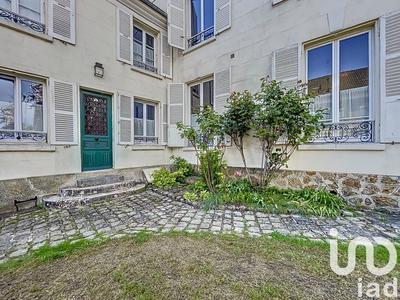 Maison - 325 m² - 12 pièces