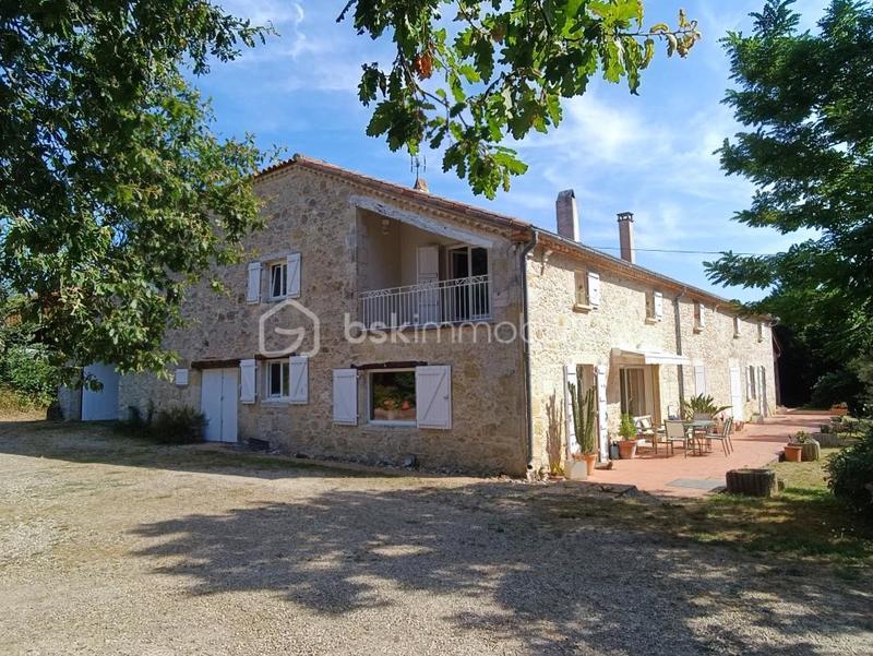 Demeure - 460 m² - 14 pièces