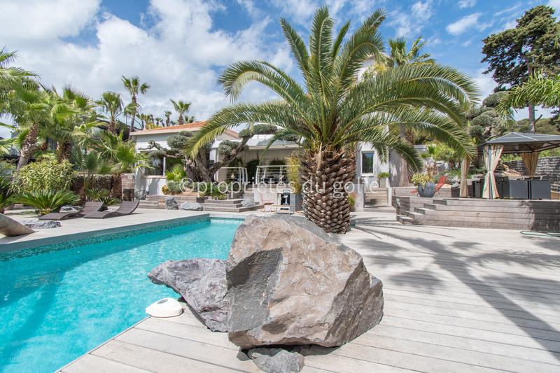 Maison - 215 m² - 6 pièces