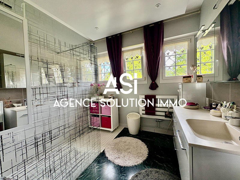 Maison - 214 m² - 8 pièces