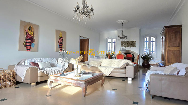 Maison - 246 m² - 6 pièces