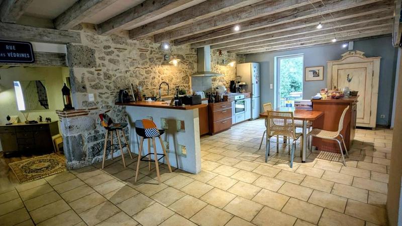 Propriété - 237 m² - 6 pièces