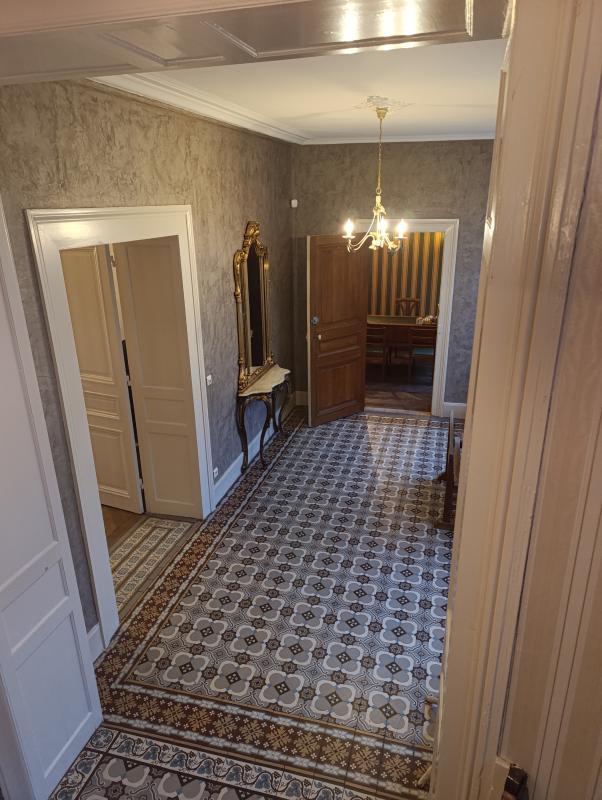 Maison - 954 m² - 40 pièces