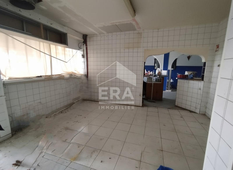 Local commercial - 140 m² - 6 pièces