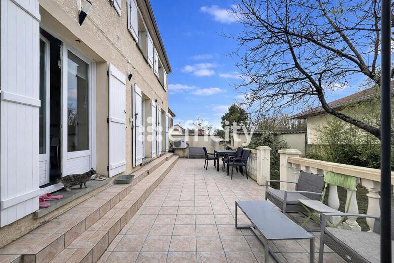 Maison - 168 m² - 7 pièces