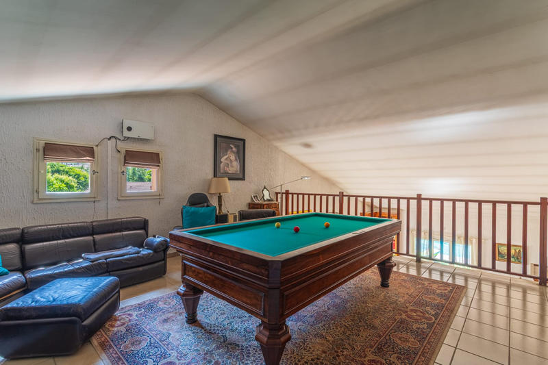 Maison - 250 m² - 9 pièces