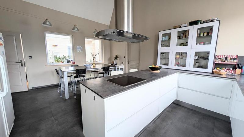 Appartement - 202 m² - 5 pièces