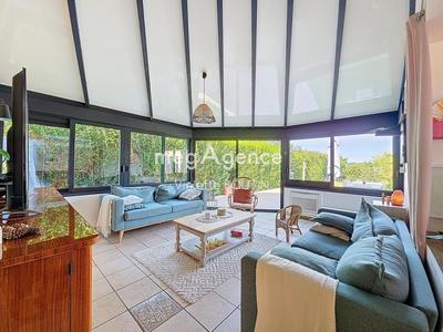 Maison - 182 m² - 8 pièces