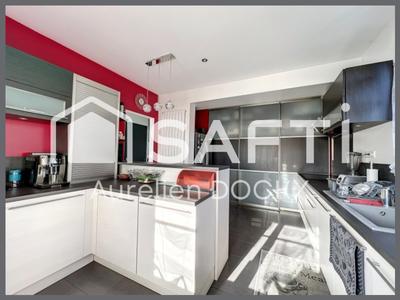 Maison - 177 m² - 7 pièces