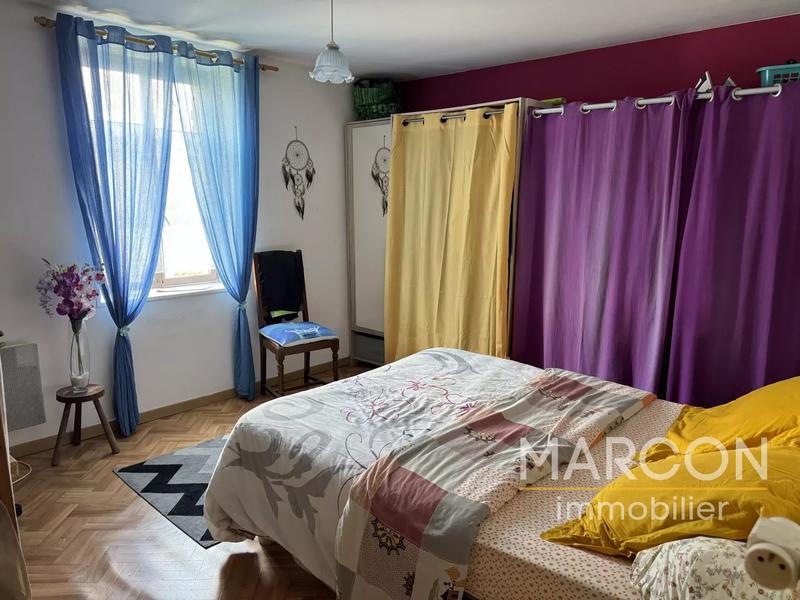 Propriété - 239 m² - 9 pièces