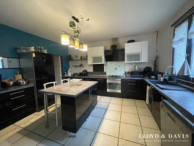 Maison - 146 m² - 5 pièces