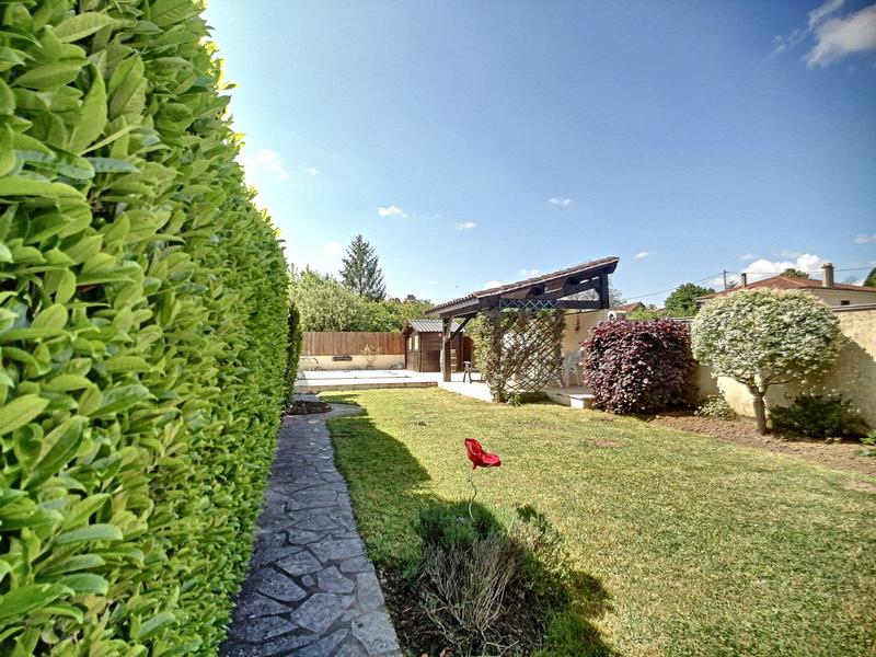 Maison traditionnelle - 94 m² - 6 pièces