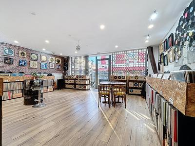 Local commercial - 121 m² - 4 pièces