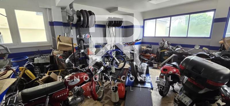 Local commercial - 210 m² - 5 pièces