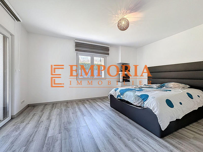 Maison - 280 m² - 8 pièces