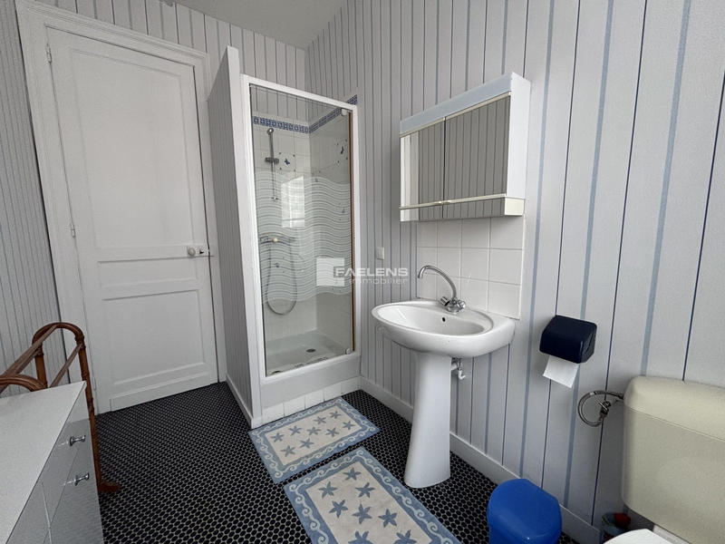 Maison - 253 m² - 8 pièces