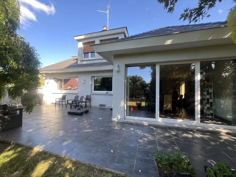 Maison - 250 m² - 6 pièces