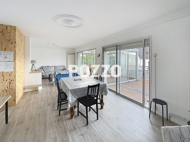 Maison - 342 m² - 18 pièces